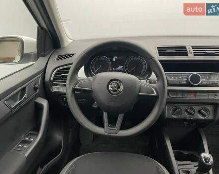 Шкода Фабия 2018 в Киеве на Automoto.ua Белый Шкода Фабия, объемом двигателя 1 л и пробегом 93 тыс. км за 8415 $, фото 10 на Automoto.ua