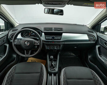 Белый Шкода Фабия, объемом двигателя 1 л и пробегом 82 тыс. км за 8434 $, фото 9 на Automoto.ua