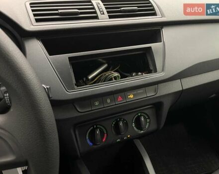 Белый Шкода Фабия, объемом двигателя 1 л и пробегом 44 тыс. км за 9327 $, фото 13 на Automoto.ua