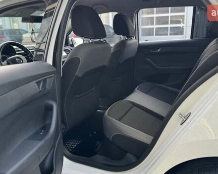 Белый Шкода Фабия, объемом двигателя 1 л и пробегом 146 тыс. км за 8880 $, фото 29 на Automoto.ua