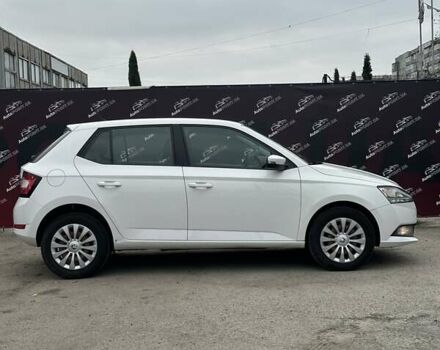 Белый Шкода Фабия, объемом двигателя 1 л и пробегом 120 тыс. км за 8300 $, фото 3 на Automoto.ua