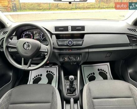 Белый Шкода Фабия, объемом двигателя 1 л и пробегом 104 тыс. км за 8600 $, фото 38 на Automoto.ua