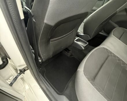 Белый Шкода Фабия, объемом двигателя 1 л и пробегом 144 тыс. км за 8000 $, фото 6 на Automoto.ua