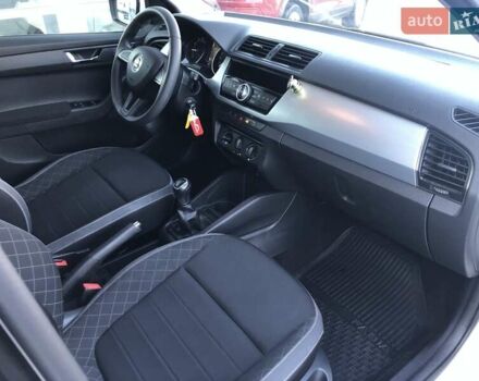 Белый Шкода Фабия, объемом двигателя 1 л и пробегом 98 тыс. км за 8700 $, фото 17 на Automoto.ua