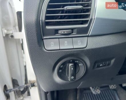 Белый Шкода Фабия, объемом двигателя 1 л и пробегом 115 тыс. км за 8021 $, фото 12 на Automoto.ua