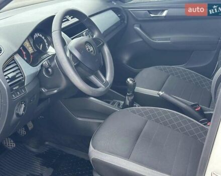 Білий Шкода Фабія, об'ємом двигуна 1 л та пробігом 176 тис. км за 8600 $, фото 17 на Automoto.ua