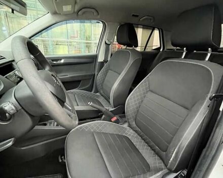 Білий Шкода Фабія, об'ємом двигуна 1 л та пробігом 165 тис. км за 8273 $, фото 16 на Automoto.ua