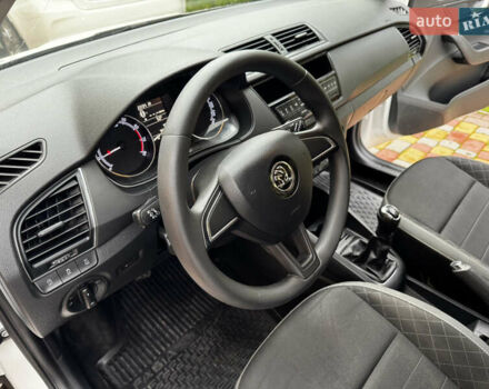 Білий Шкода Фабія, об'ємом двигуна 1 л та пробігом 95 тис. км за 8800 $, фото 12 на Automoto.ua