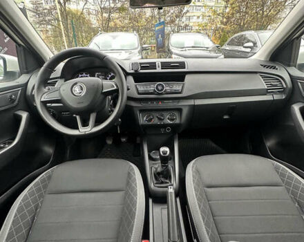 Белый Шкода Фабия, объемом двигателя 1 л и пробегом 120 тыс. км за 8300 $, фото 18 на Automoto.ua