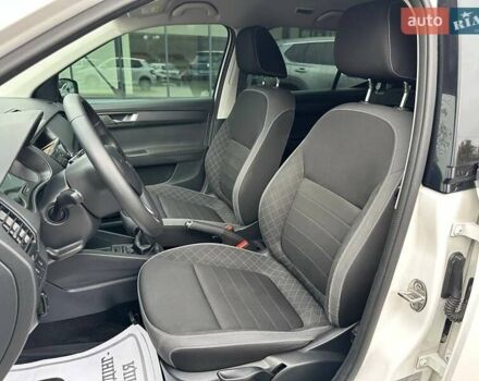 Белый Шкода Фабия, объемом двигателя 1 л и пробегом 104 тыс. км за 8600 $, фото 55 на Automoto.ua