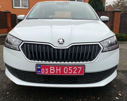 Белый Шкода Фабия, объемом двигателя 0 л и пробегом 101 тыс. км за 10300 $, фото 1 на Automoto.ua