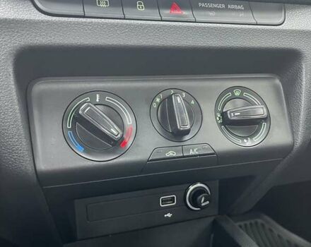 Белый Шкода Фабия, объемом двигателя 1 л и пробегом 174 тыс. км за 7224 $, фото 20 на Automoto.ua