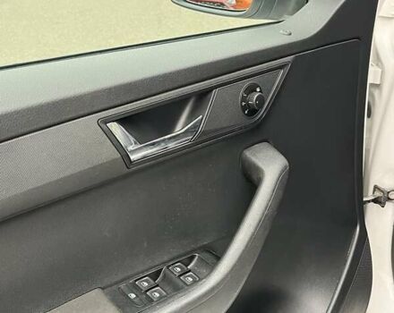 Білий Шкода Фабія, об'ємом двигуна 1 л та пробігом 165 тис. км за 8273 $, фото 15 на Automoto.ua