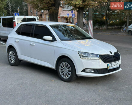 Белый Шкода Фабия, объемом двигателя 1 л и пробегом 84 тыс. км за 8400 $, фото 1 на Automoto.ua
