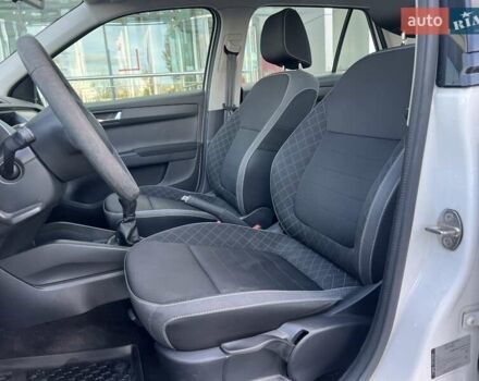 Белый Шкода Фабия, объемом двигателя 1 л и пробегом 115 тыс. км за 8021 $, фото 9 на Automoto.ua