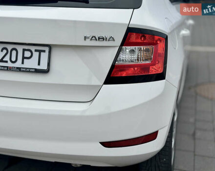 Белый Шкода Фабия, объемом двигателя 1 л и пробегом 131 тыс. км за 8499 $, фото 19 на Automoto.ua