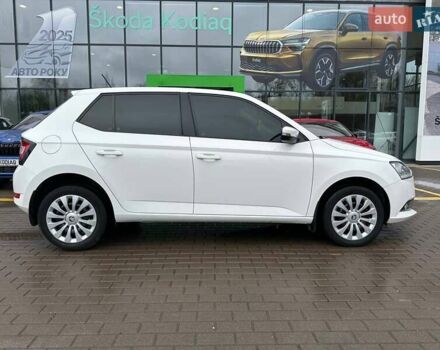 Белый Шкода Фабия, объемом двигателя 1 л и пробегом 104 тыс. км за 8600 $, фото 5 на Automoto.ua