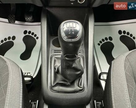 Белый Шкода Фабия, объемом двигателя 1 л и пробегом 104 тыс. км за 8600 $, фото 49 на Automoto.ua