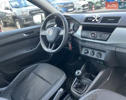 Белый Шкода Фабия, объемом двигателя 1 л и пробегом 115 тыс. км за 8021 $, фото 19 на Automoto.ua