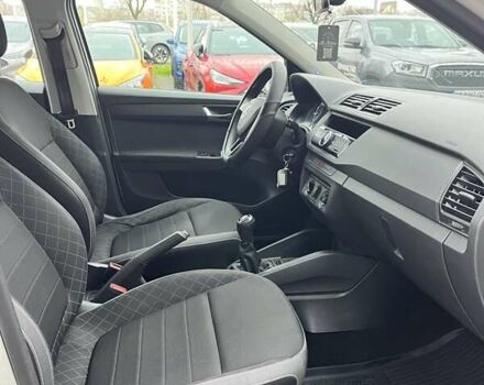 Белый Шкода Фабия, объемом двигателя 1 л и пробегом 174 тыс. км за 7224 $, фото 12 на Automoto.ua