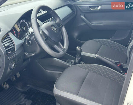 Белый Шкода Фабия, объемом двигателя 1 л и пробегом 131 тыс. км за 8499 $, фото 23 на Automoto.ua