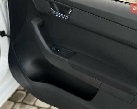 Белый Шкода Фабия, объемом двигателя 1 л и пробегом 146 тыс. км за 8880 $, фото 41 на Automoto.ua