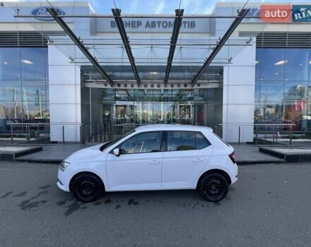 Белый Шкода Фабия, объемом двигателя 1 л и пробегом 115 тыс. км за 8021 $, фото 3 на Automoto.ua