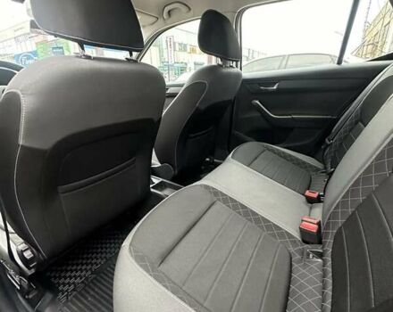 Белый Шкода Фабия, объемом двигателя 1 л и пробегом 120 тыс. км за 8300 $, фото 16 на Automoto.ua