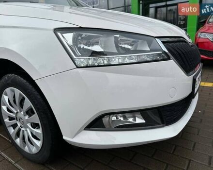 Белый Шкода Фабия, объемом двигателя 1 л и пробегом 104 тыс. км за 8600 $, фото 4 на Automoto.ua