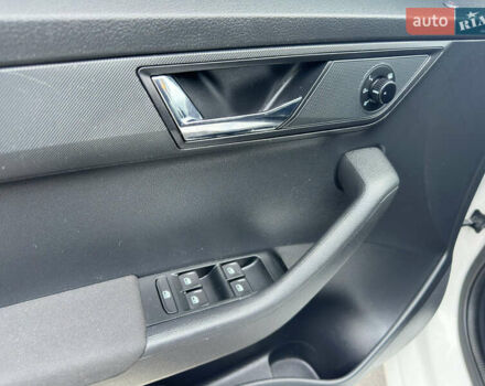 Белый Шкода Фабия, объемом двигателя 1 л и пробегом 131 тыс. км за 8499 $, фото 44 на Automoto.ua