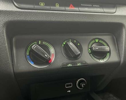 Білий Шкода Фабія, об'ємом двигуна 1 л та пробігом 165 тис. км за 8273 $, фото 18 на Automoto.ua