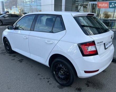 Белый Шкода Фабия, объемом двигателя 1 л и пробегом 115 тыс. км за 8021 $, фото 4 на Automoto.ua