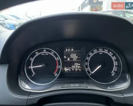 Белый Шкода Фабия, объемом двигателя 1 л и пробегом 143 тыс. км за 7460 $, фото 22 на Automoto.ua