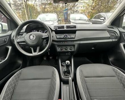 Белый Шкода Фабия, объемом двигателя 1 л и пробегом 120 тыс. км за 8300 $, фото 24 на Automoto.ua