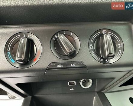 Белый Шкода Фабия, объемом двигателя 1 л и пробегом 104 тыс. км за 8600 $, фото 50 на Automoto.ua