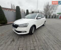 Белый Шкода Фабия, объемом двигателя 1 л и пробегом 144 тыс. км за 8000 $, фото 1 на Automoto.ua