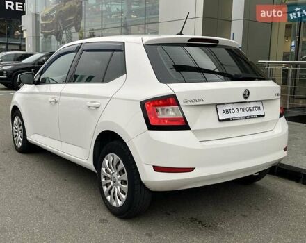 Білий Шкода Фабія, об'ємом двигуна 1 л та пробігом 165 тис. км за 8273 $, фото 7 на Automoto.ua
