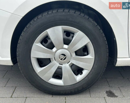 Белый Шкода Фабия, объемом двигателя 1 л и пробегом 131 тыс. км за 8499 $, фото 48 на Automoto.ua