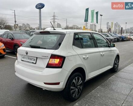 Белый Шкода Фабия, объемом двигателя 1 л и пробегом 174 тыс. км за 7224 $, фото 5 на Automoto.ua