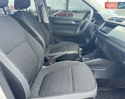 Белый Шкода Фабия, объемом двигателя 1 л и пробегом 131 тыс. км за 8499 $, фото 29 на Automoto.ua