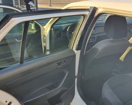 Білий Шкода Фабія, об'ємом двигуна 1 л та пробігом 105 тис. км за 8500 $, фото 7 на Automoto.ua