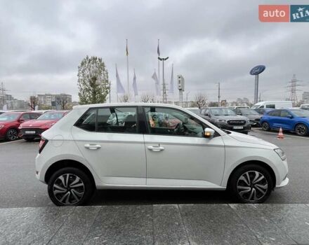 Белый Шкода Фабия, объемом двигателя 1 л и пробегом 174 тыс. км за 7224 $, фото 4 на Automoto.ua