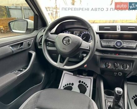 Белый Шкода Фабия, объемом двигателя 1 л и пробегом 104 тыс. км за 8600 $, фото 39 на Automoto.ua