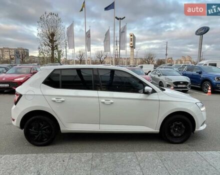 Белый Шкода Фабия, объемом двигателя 1 л и пробегом 143 тыс. км за 7460 $, фото 4 на Automoto.ua