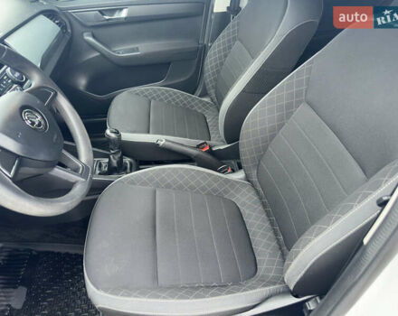 Белый Шкода Фабия, объемом двигателя 1 л и пробегом 131 тыс. км за 8499 $, фото 25 на Automoto.ua