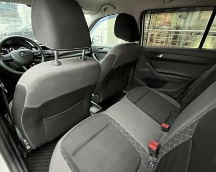 Білий Шкода Фабія, об'ємом двигуна 1 л та пробігом 165 тис. км за 8273 $, фото 9 на Automoto.ua