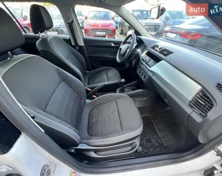 Белый Шкода Фабия, объемом двигателя 1 л и пробегом 115 тыс. км за 8021 $, фото 18 на Automoto.ua