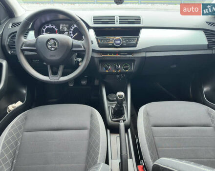 Белый Шкода Фабия, объемом двигателя 1 л и пробегом 131 тыс. км за 8499 $, фото 34 на Automoto.ua