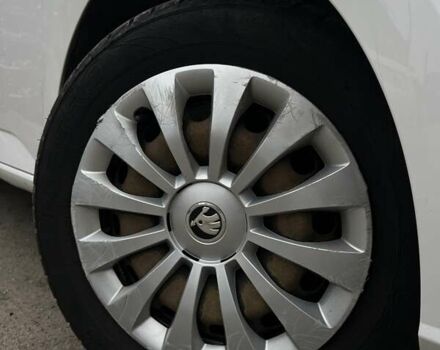 Белый Шкода Фабия, объемом двигателя 1 л и пробегом 120 тыс. км за 8300 $, фото 5 на Automoto.ua