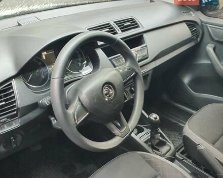 Белый Шкода Фабия, объемом двигателя 1 л и пробегом 94 тыс. км за 8600 $, фото 8 на Automoto.ua